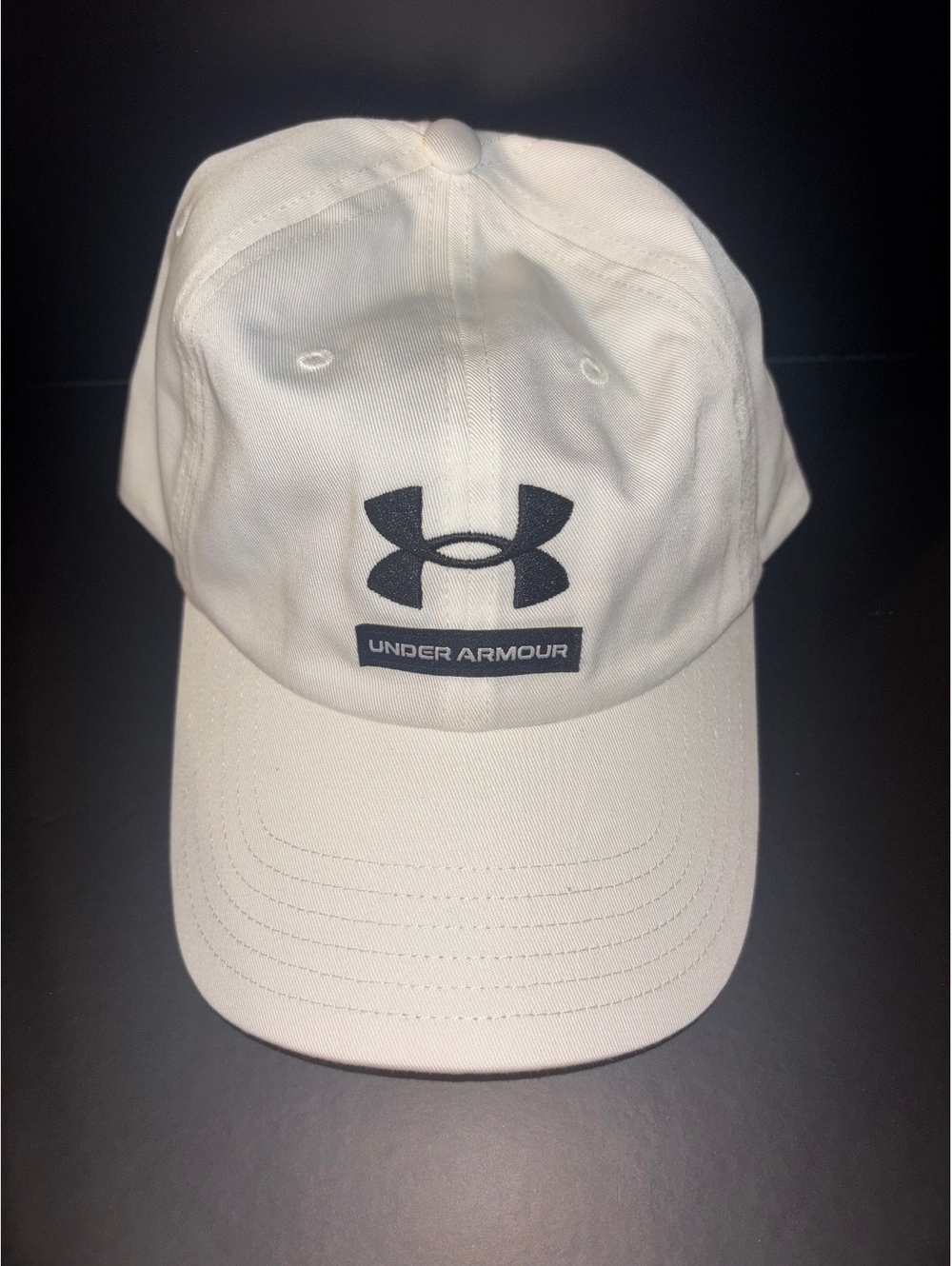 Under Armour Men’s White Adjustable Strapback Hat Cap Black Logo NWT OSFM
